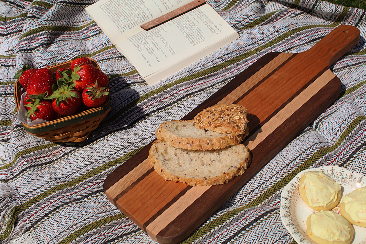 Classic Breadboard - Medium